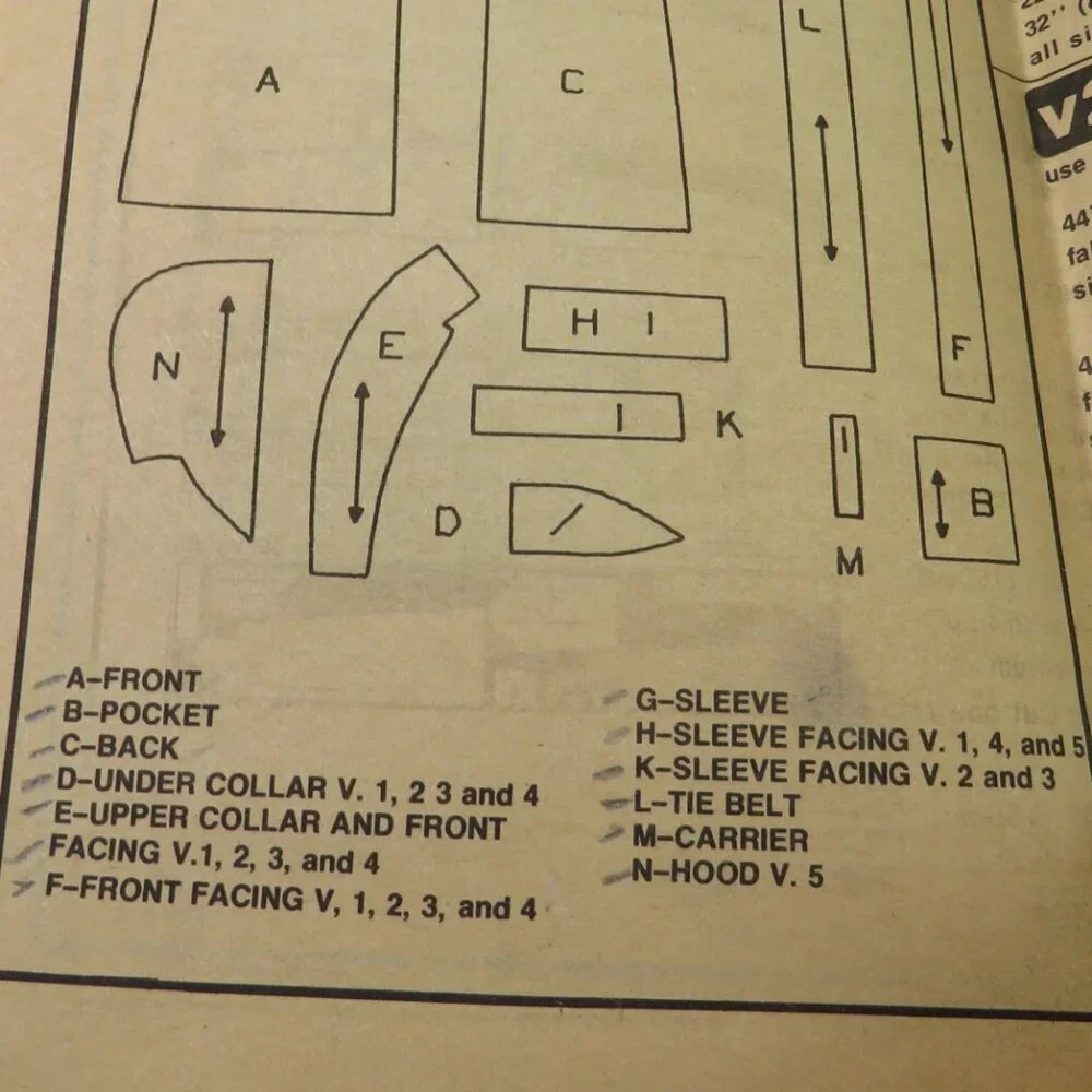 simplicity 5814 sewing pattern ROBE, optional Hood  Night time
